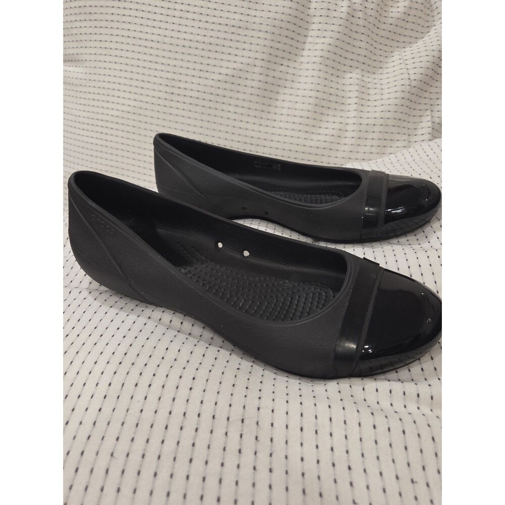 Crocs Cap Toe Flat 12300 Black Patent Shiny Ballet Flats Women's Size 8 NEW - Picture 2 of 10